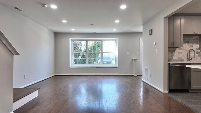 Spacious loving area - 603 Kirby Way