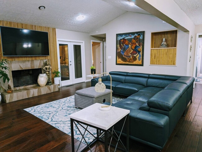 Building Photo - 1293 Colony Dr