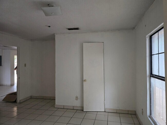 Foto del edificio - 2016 S India Ave