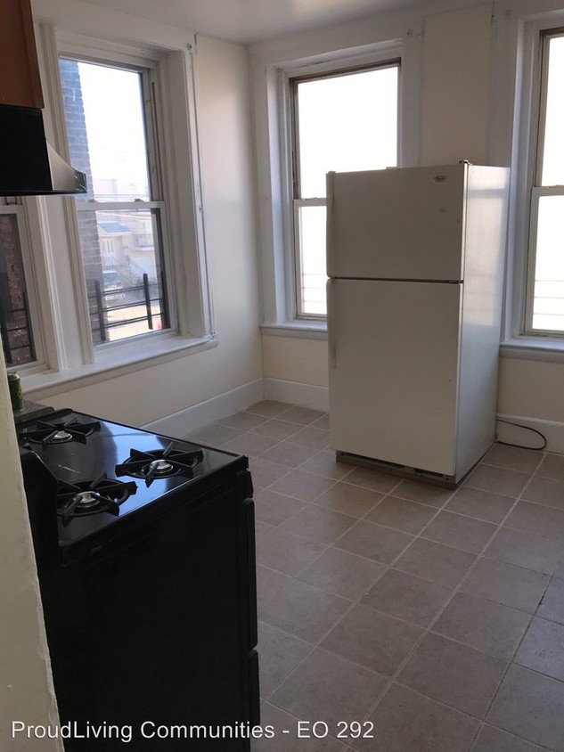 Primary Photo - 100 Chestnut St