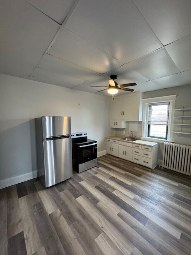 Foto del edificio - 155 N Main St