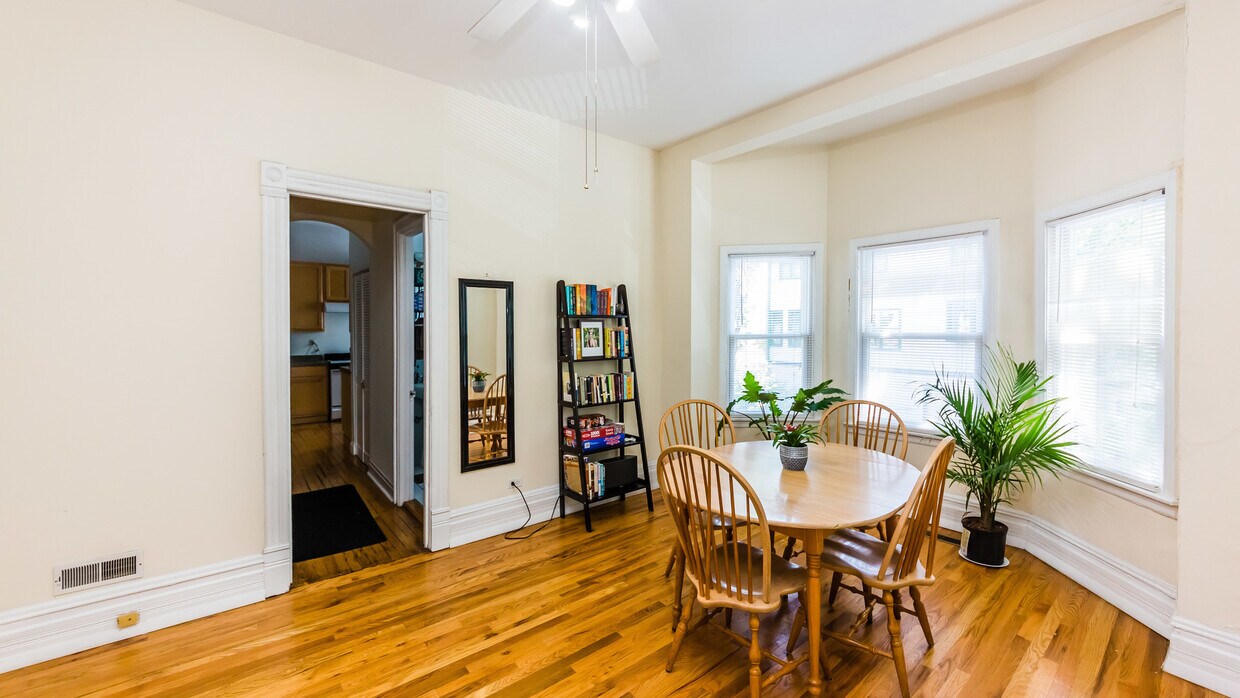 Foto principal - 1700 W Barry Ave