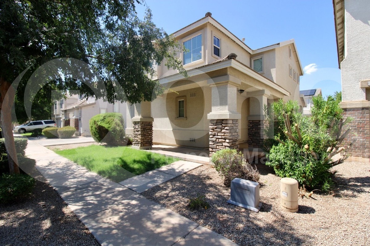 Foto principal - 4256 E Baylor Ln