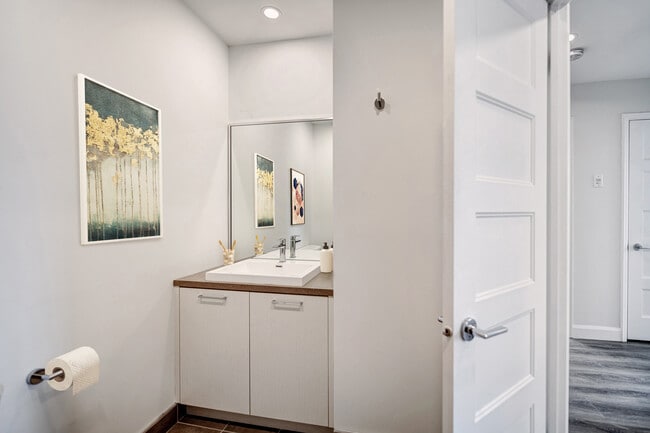 Interior Photo - Place Charlesbourg