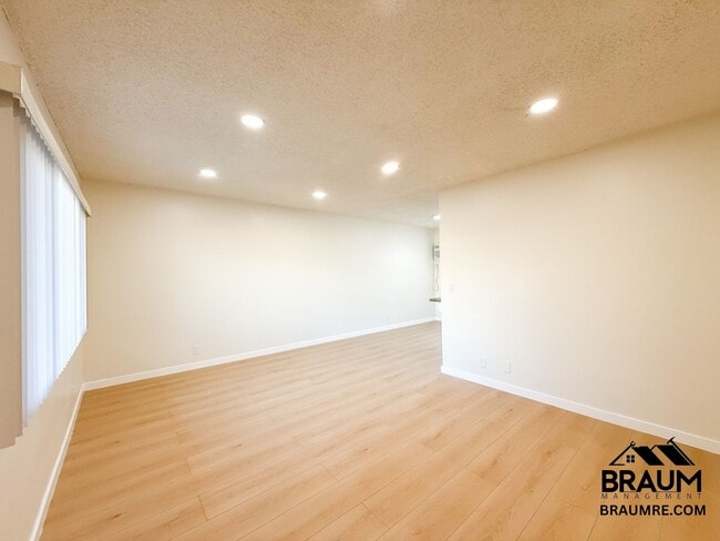 Foto del edificio - 13115 Oxnard St