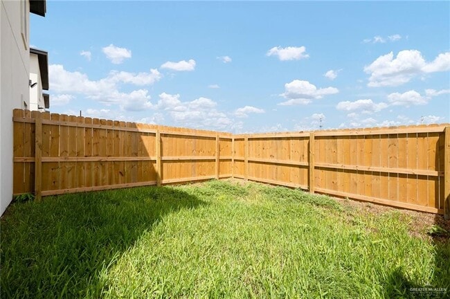 Building Photo - 15 Larkspur Ave