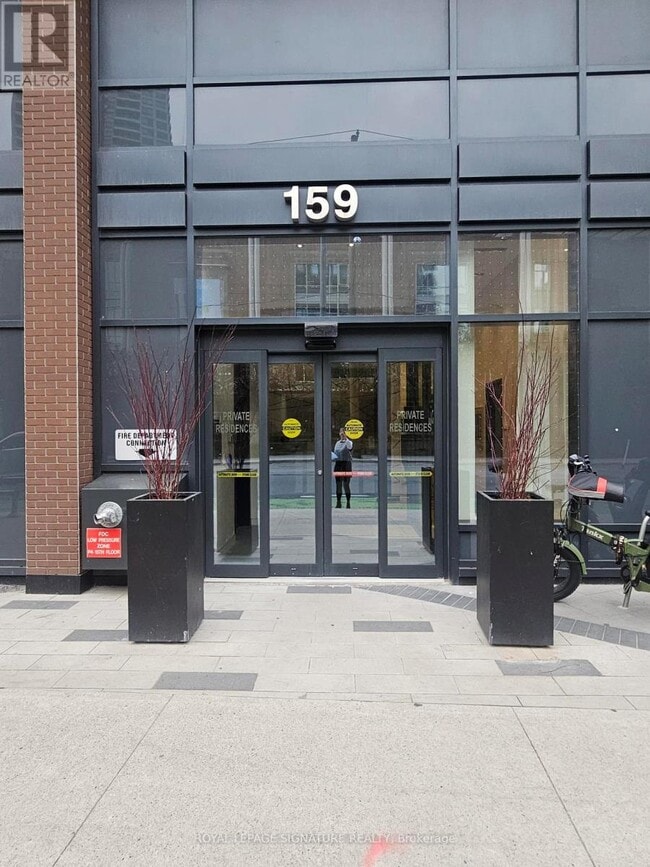 Building Photo - 159 Wellesley St E