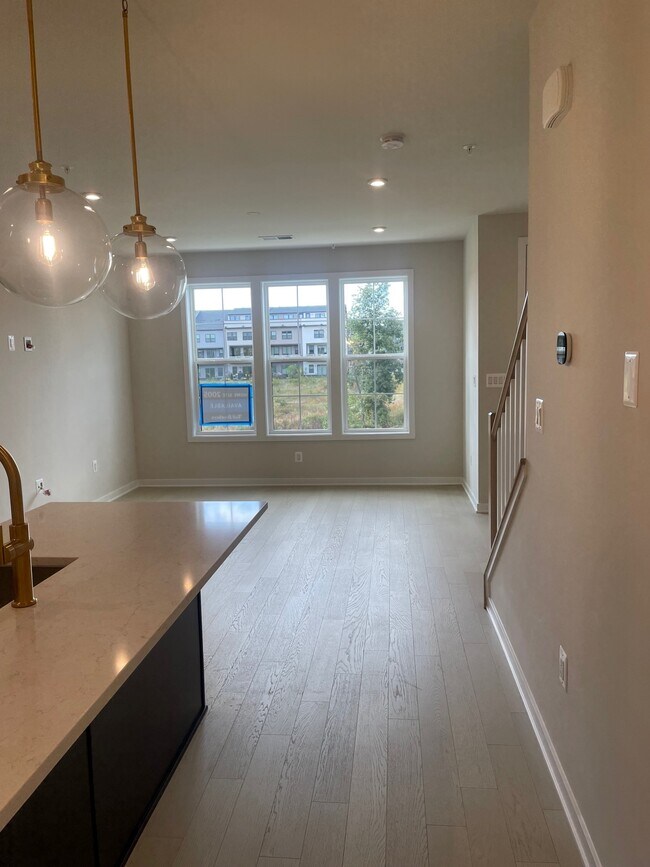 Grond Floor - 22355 Roanoke Rise Ter