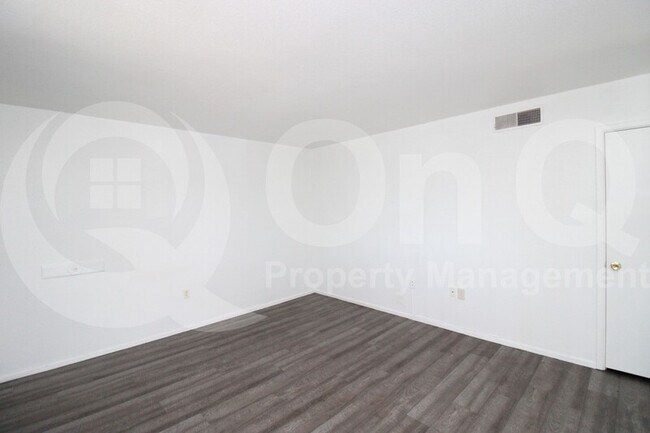 Foto del edificio - 3102 E Cicero St