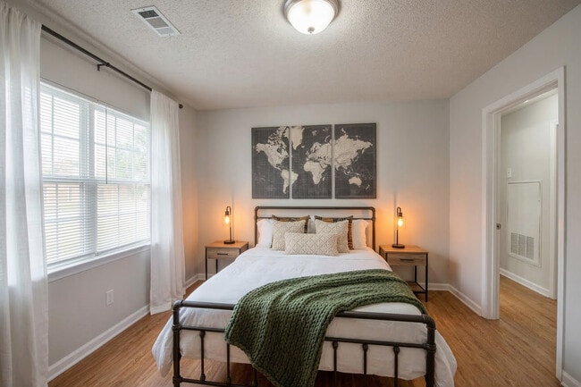 Building Photo - Riverbend Apartments