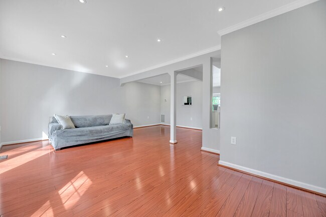 Foto del edificio - 7826 Mt Woodley Pl