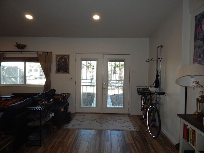 Foto del edificio - 3 Bedrooms - 2 Baths in Central Tucson