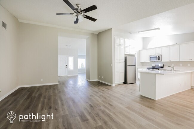 Building Photo - 3013 Nutwood St
