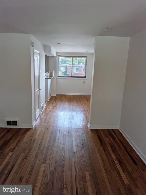 Foto del edificio - 1249 Farragut Pl NE