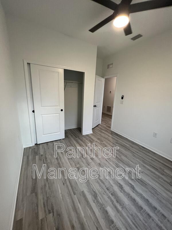 Building Photo - 4214 Santa Barbara Blvd