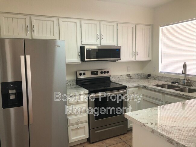 Building Photo - 4022 E Pecan Rd