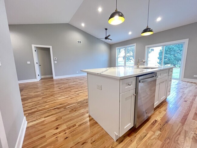 Foto del edificio - 956 Partridge Cir