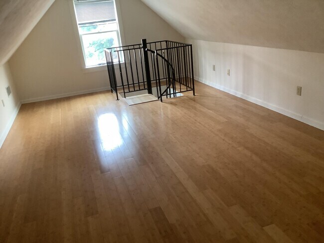 Building Photo - 807 Literary Rd