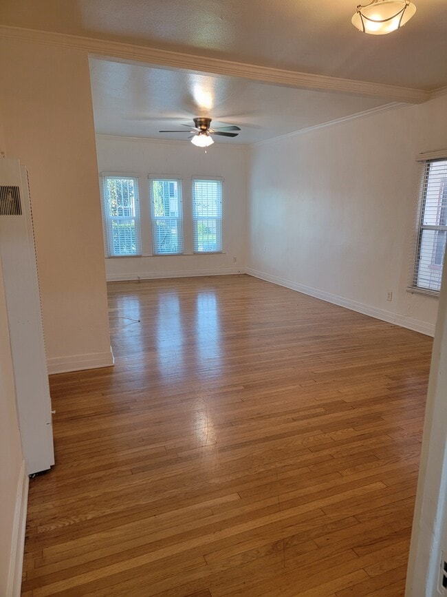 Building Photo - 3837 W 27th St