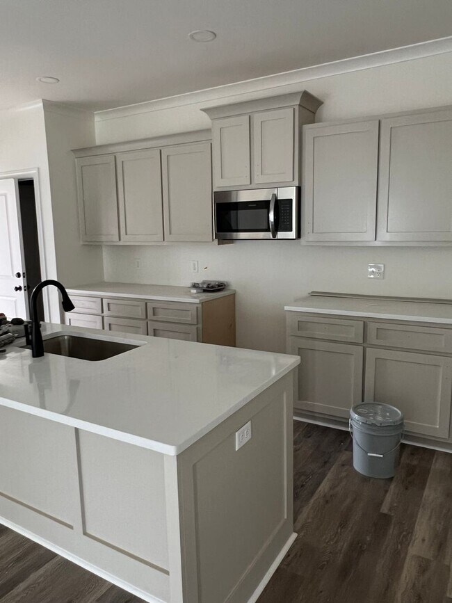 Foto del edificio - BRAND NEW CONSTRUCTION IN LEE COUNTY!