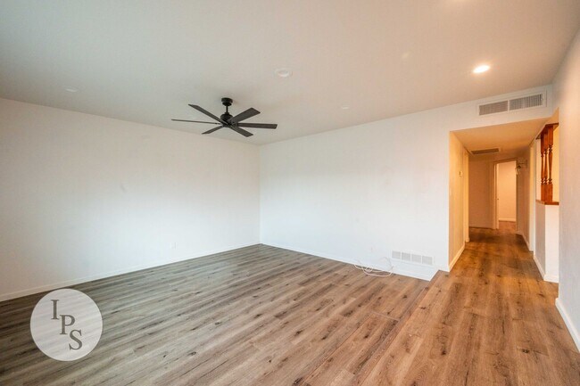 Building Photo - Fresno Eastside Home, 3BR/2BA, Modern Upgr...