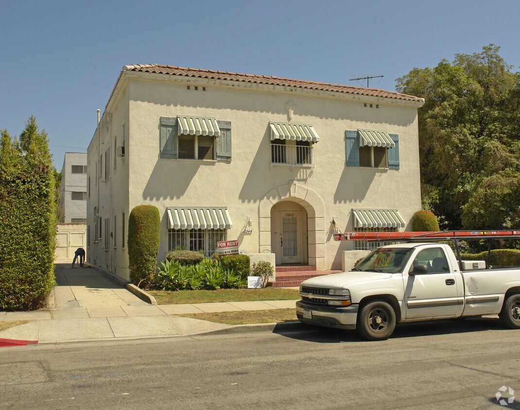 Foto del edificio - 1342-1344 N Formosa Ave