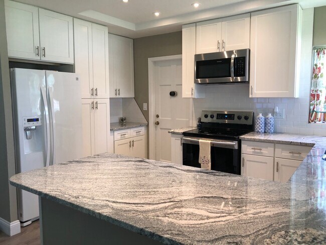 Building Photo - Remodeled Beach Side Home