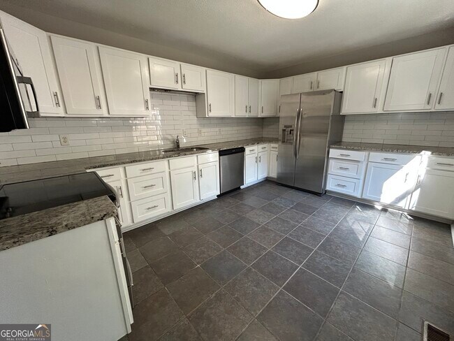 Foto del edificio - 7130 Highbrook Cir E