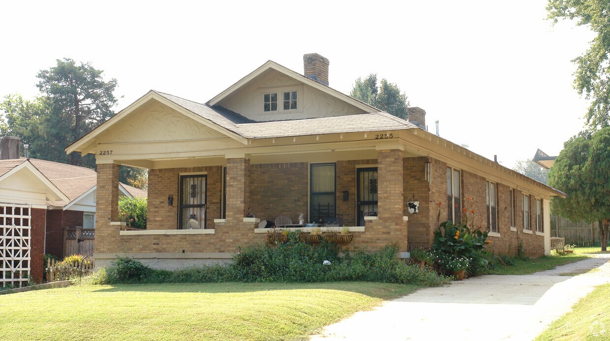 Primary Photo - 2255-2257 Monroe