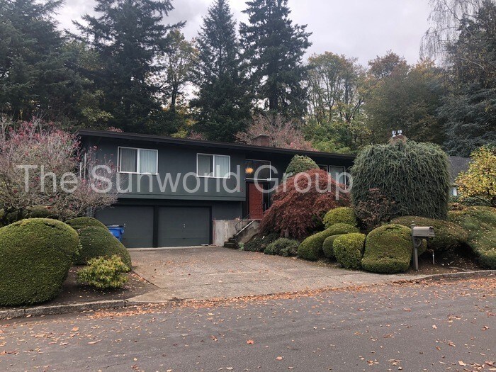 Foto principal - THREE BEDROOM SPLIT LEVEL HOME