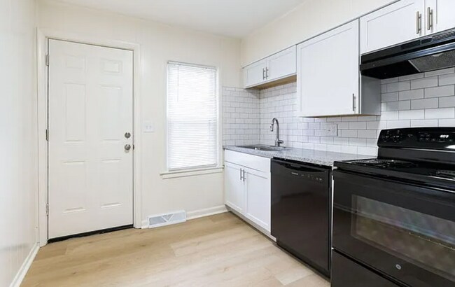 Foto del edificio - Updated 2 Bedroom Home in North Linden