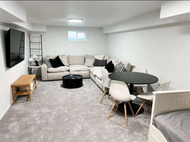 Building Photo - 2392 S 200 W