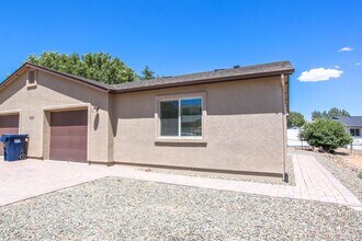 Building Photo - 1251 Barzona Ave