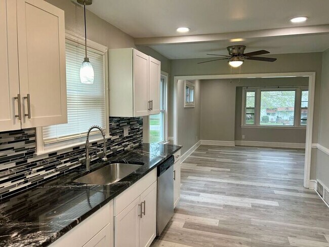 Foto del edificio - 3603 Reynolds Rd