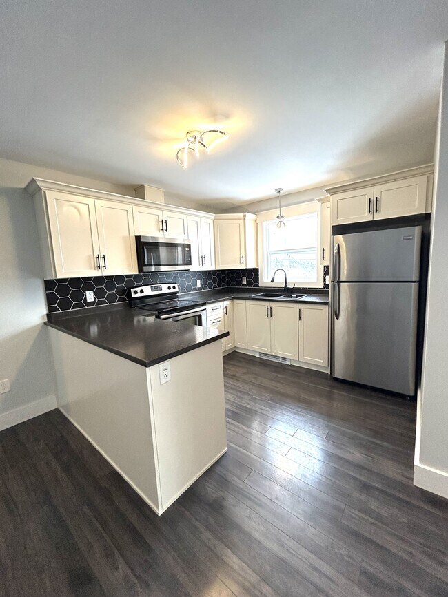 Building Photo - 4 Guernsey Pl