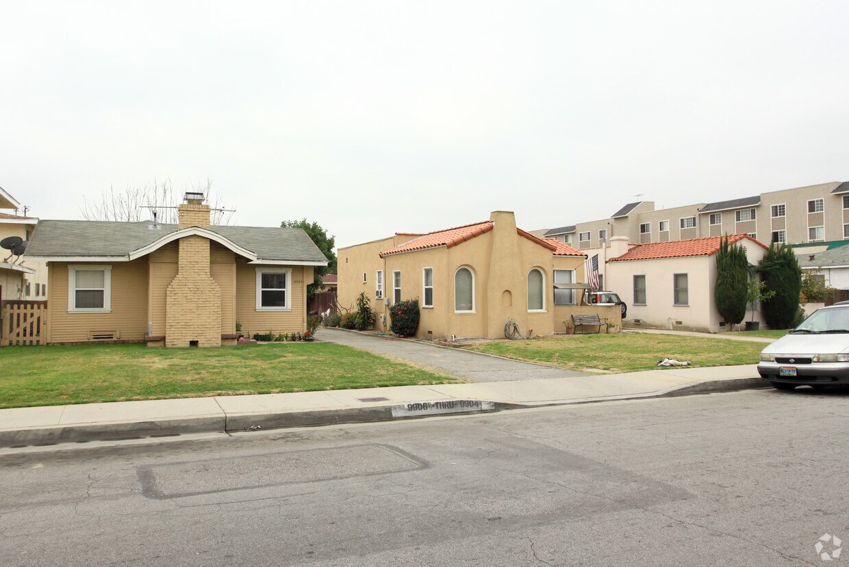 Building Photo - 9902 Belmont St