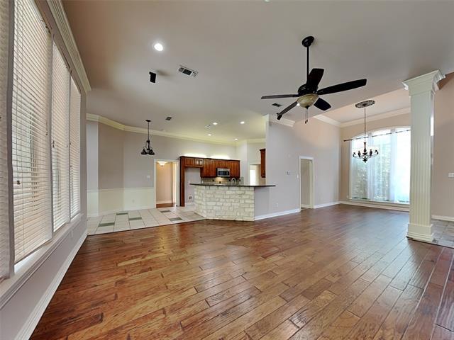 Foto del edificio - 807 Heather Ln