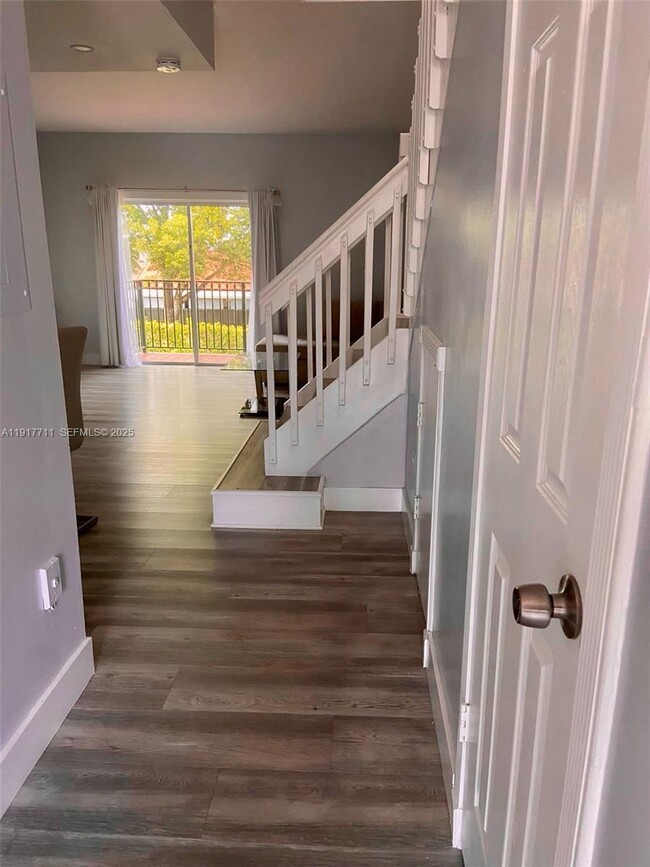 Building Photo - 10018 Hammocks Blvd