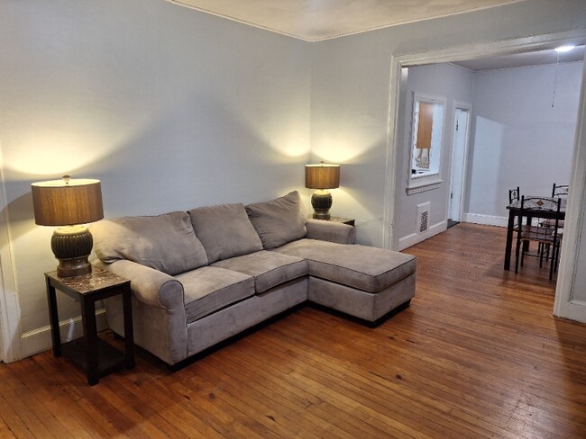 Foto del edificio - 10 Euclid Ave