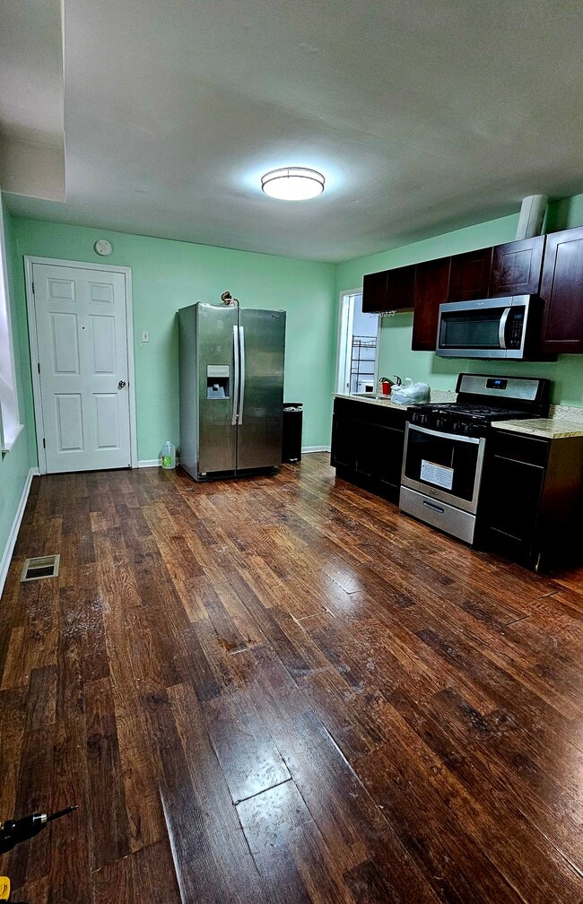 Building Photo - 3721 S Honore St