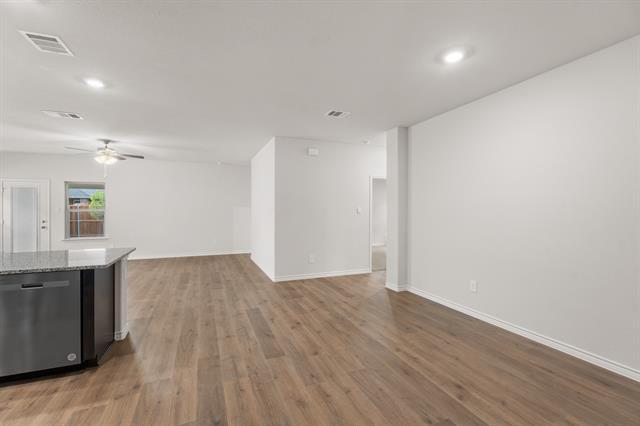 Foto del edificio - 647 Carters Grv Dr