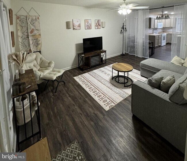 Foto del edificio - 45 Meadow Wood Ln