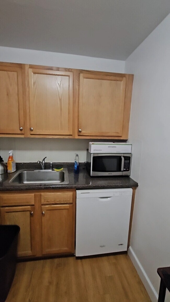 Building Photo - 318 Tappan St