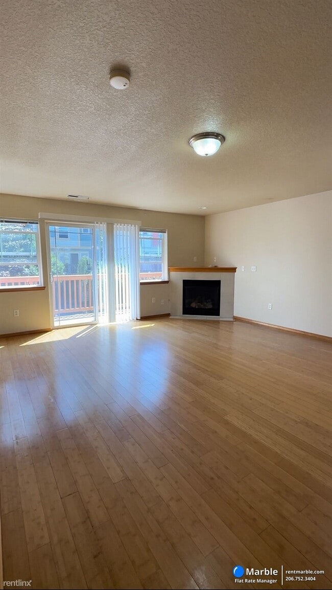 Building Photo - 3 br, 2.5 bath House - 2743 SE 98th Ave Apt 4