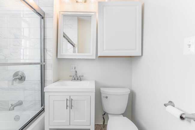 Building Photo - 3301 W Evergreen Ave