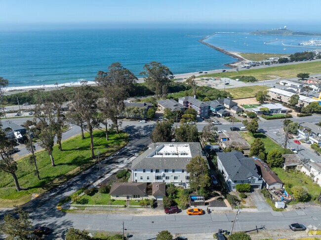 Building Photo - 195 Avenue Cabrillo