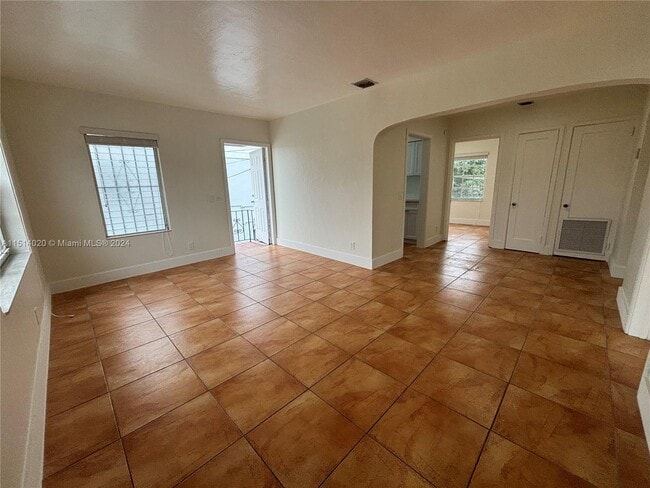 Building Photo - 111 SW 31st Ct