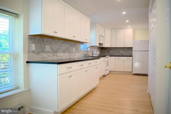 Building Photo - 414 Warren Rd