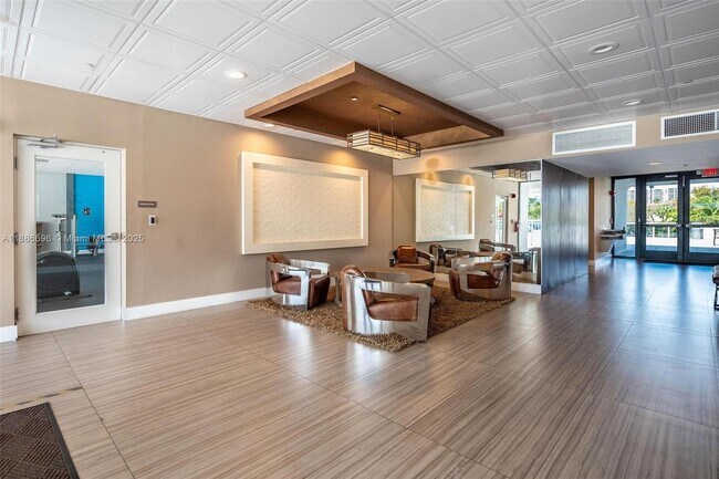 Foto del edificio - 3675 N Country Club Dr
