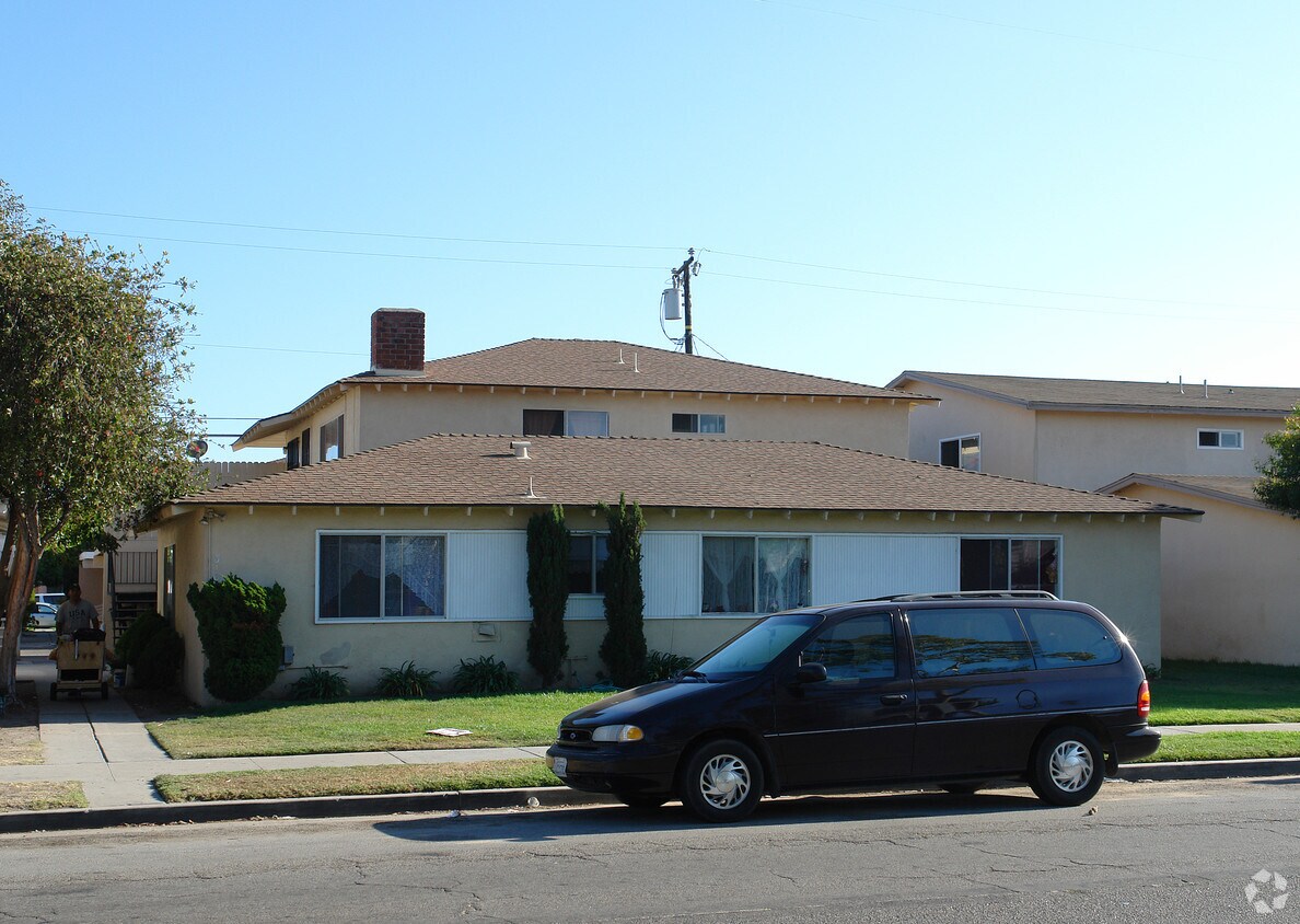 Building Photo - 310 Canterbury Way